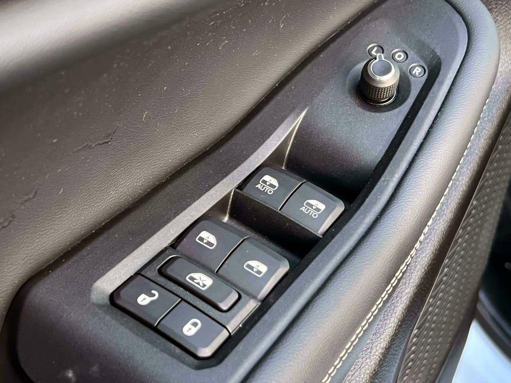 Certified 2023 Jeep Grand Cherokee L Laredo image 17