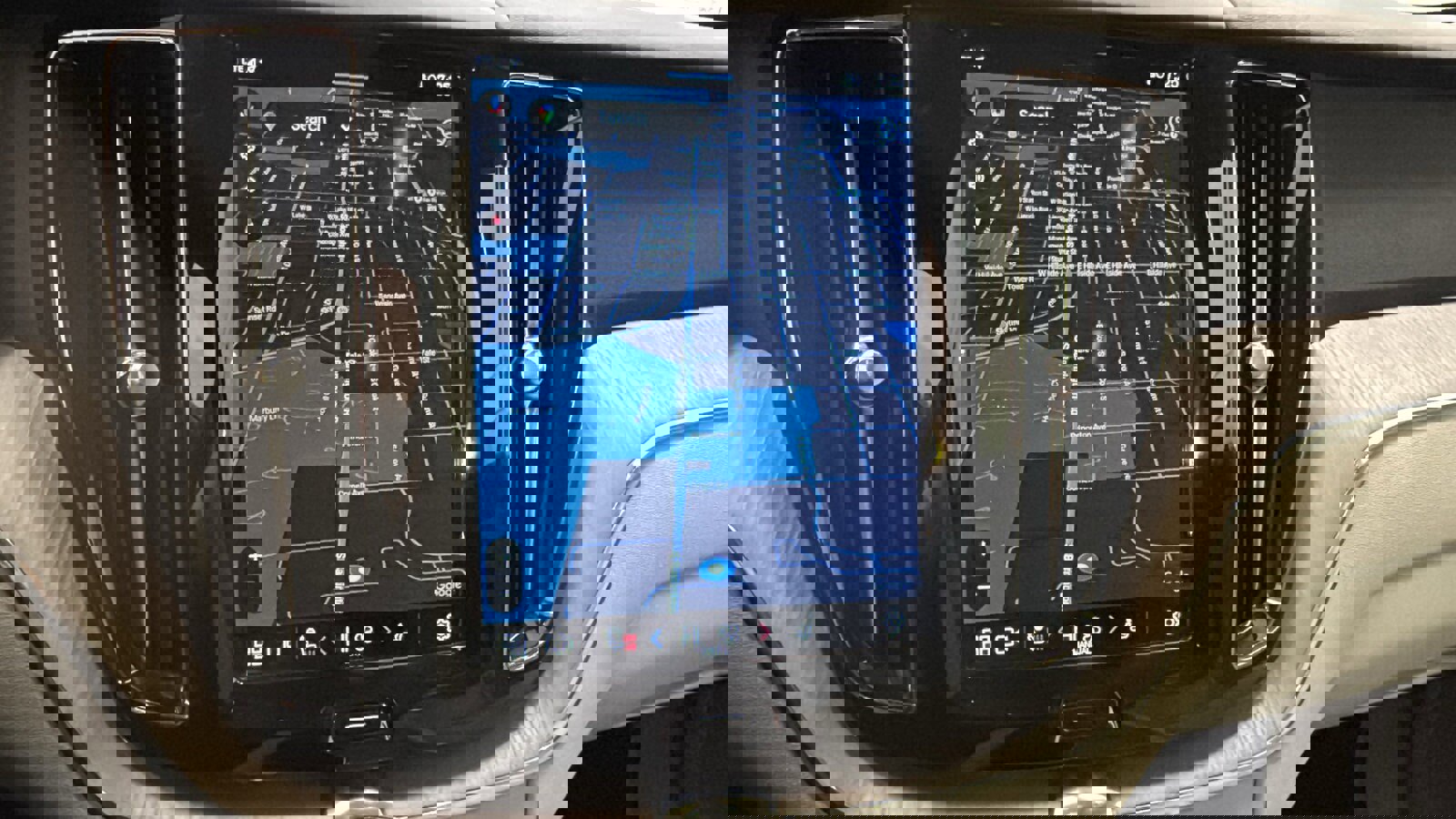 Used 2023 Volvo XC60 B5 Plus image 16