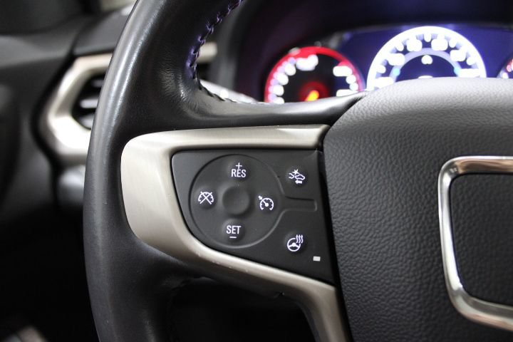 Used 2021 GMC Acadia Denali w/ Denali Technology Package AWD/4WD image 39