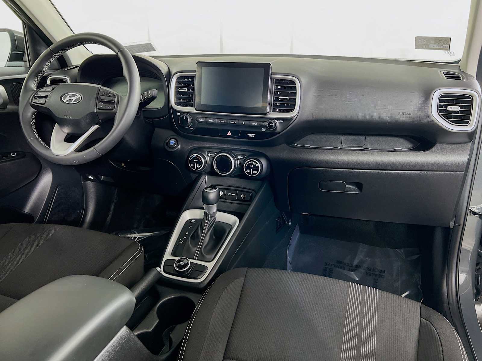 Certified 2025 Hyundai Venue SEL image 27