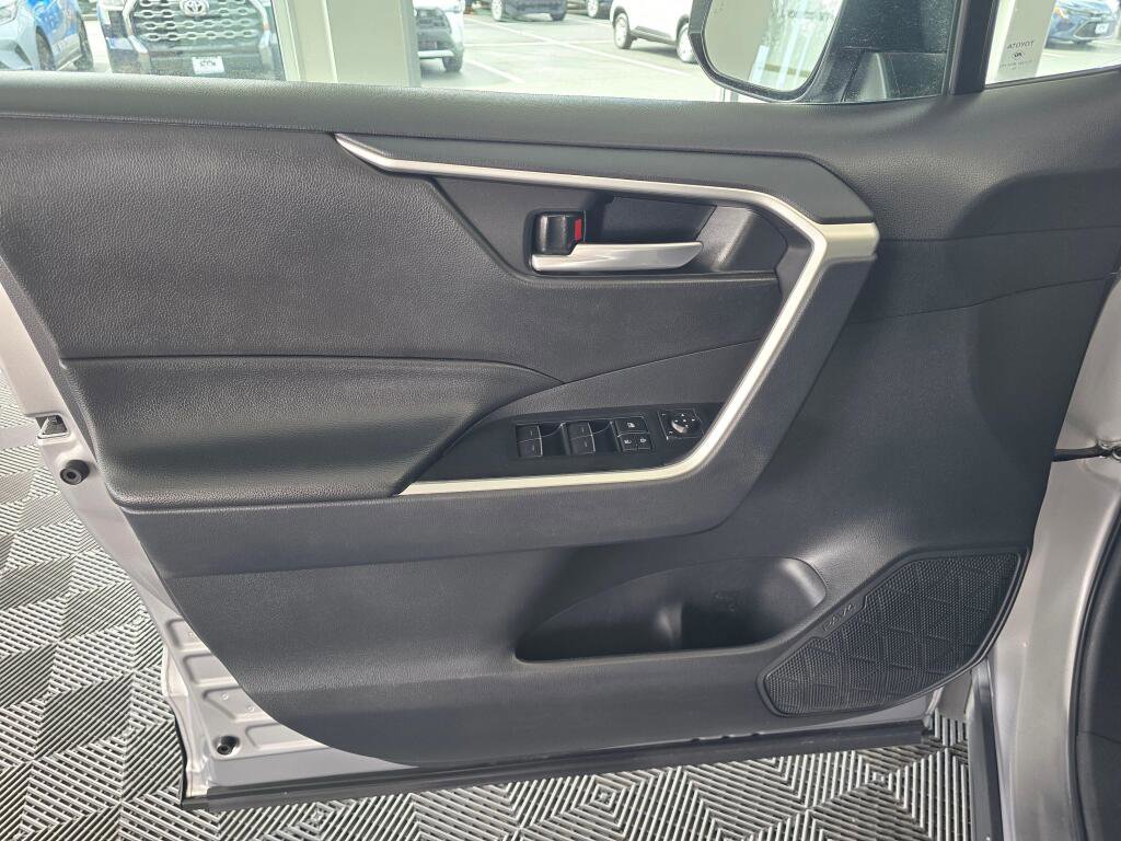 Used 2025 Toyota RAV4 XLE image 19