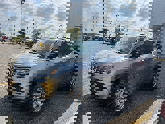 Used 2022 Jeep Compass Latitude w/ Convenience Group image 2