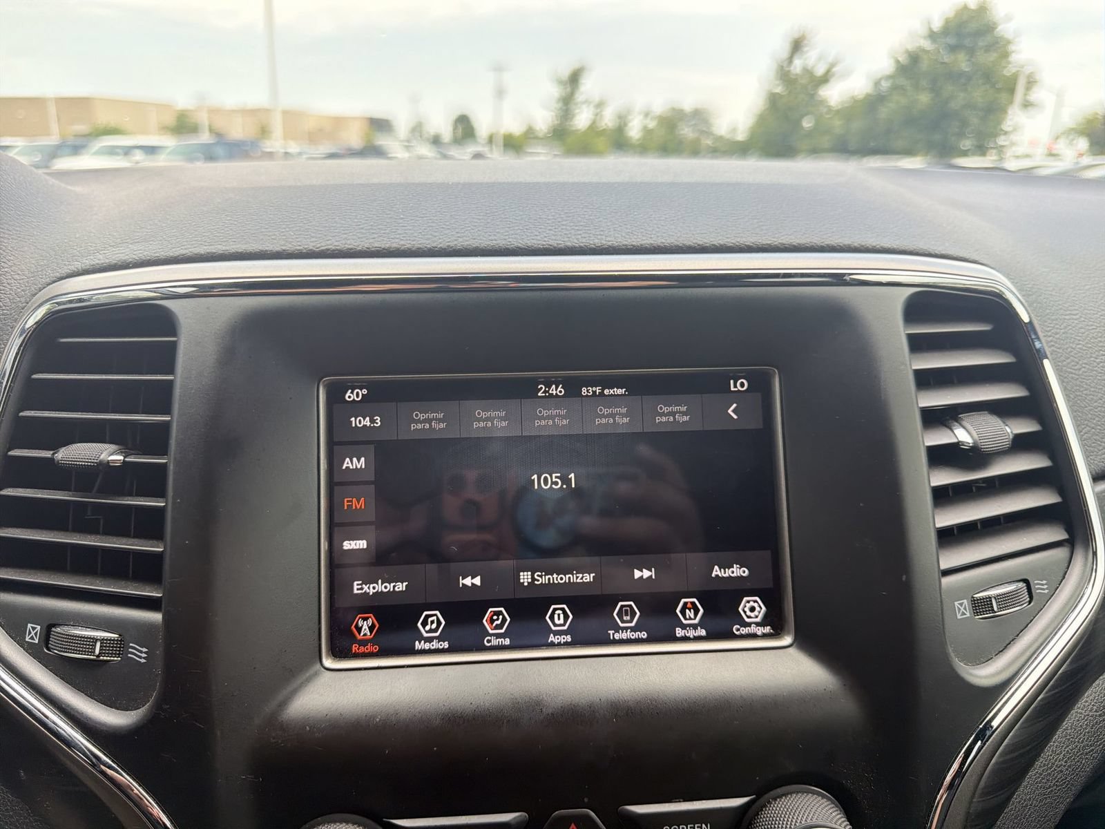 Used 2019 Jeep Grand Cherokee Laredo AWD/4WD image 17