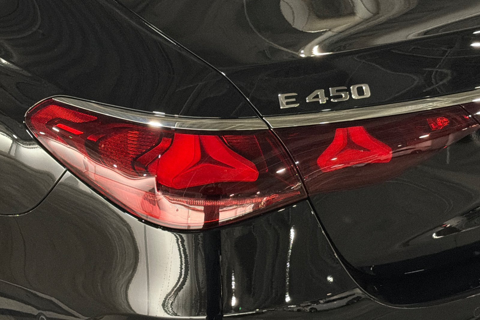 New 2027 Mercedes-Benz E 450 4MATIC Sedan image 26