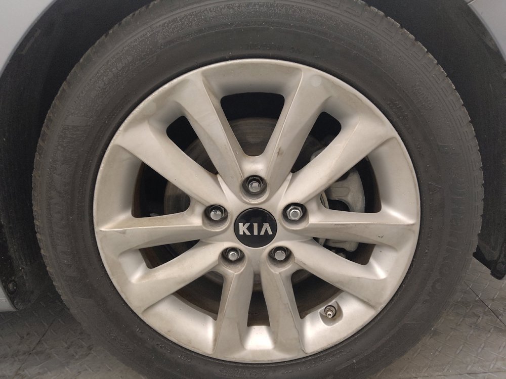 Used 2017 Kia Forte S w/ S Technology Package image 31