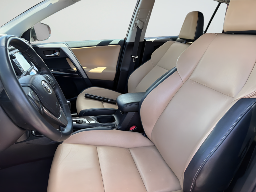 Used 2018 Toyota RAV4 Limited FWD image 17