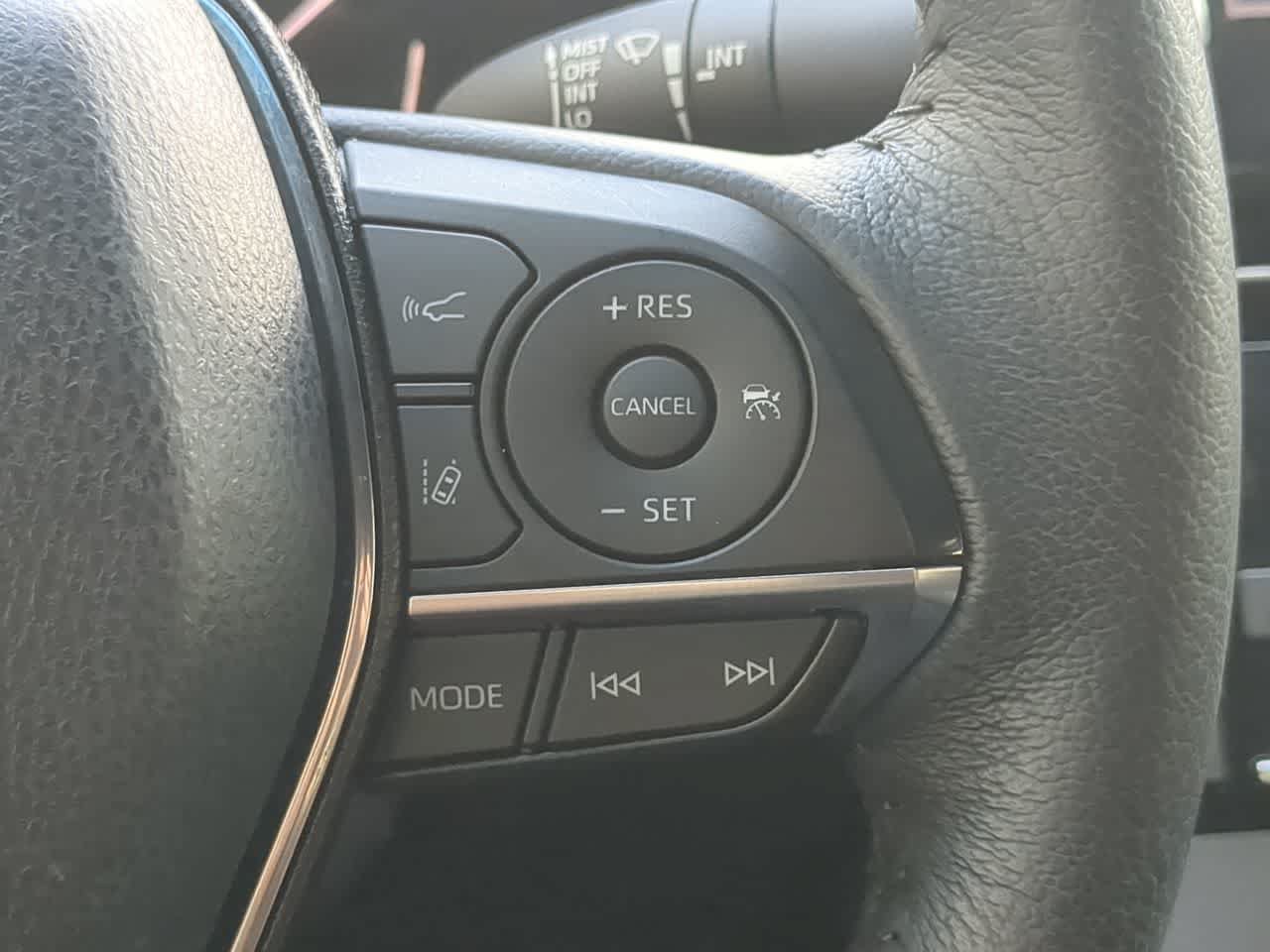 Used 2022 Toyota Avalon XLE w/ Moonroof Package FWD image 25