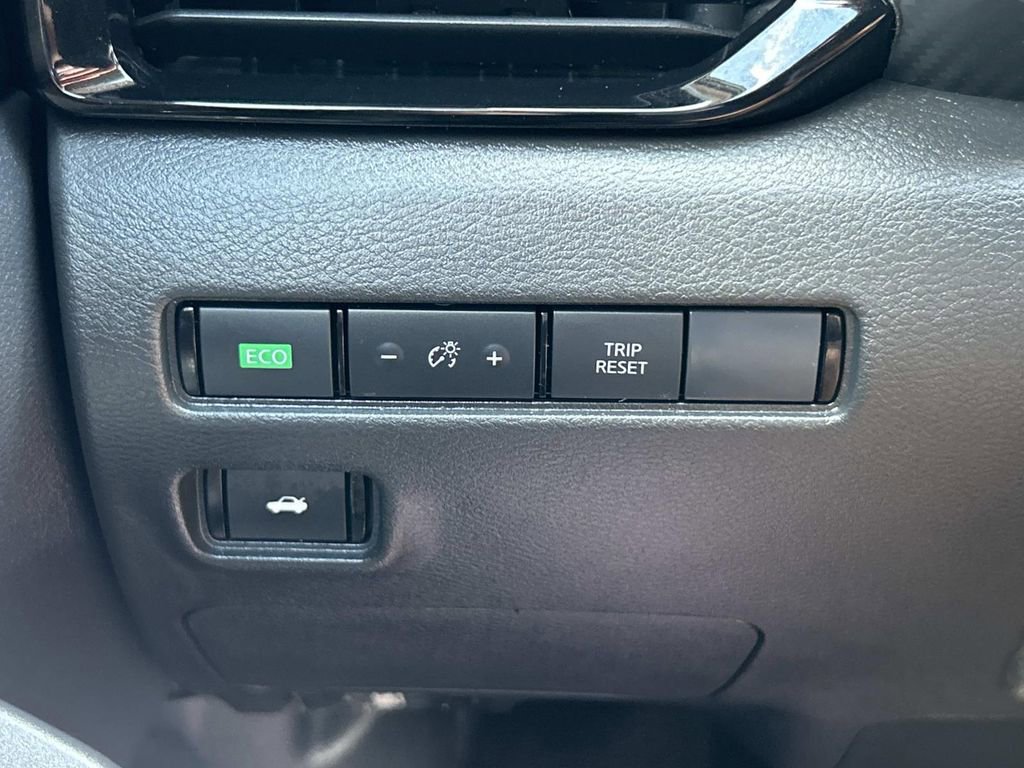 Used 2025 Nissan Sentra SV image 28