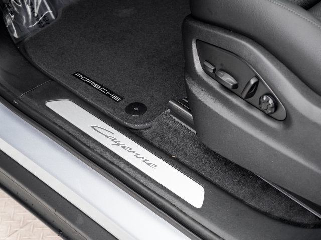 Certified 2026 Porsche Cayenne AWD/4WD image 11