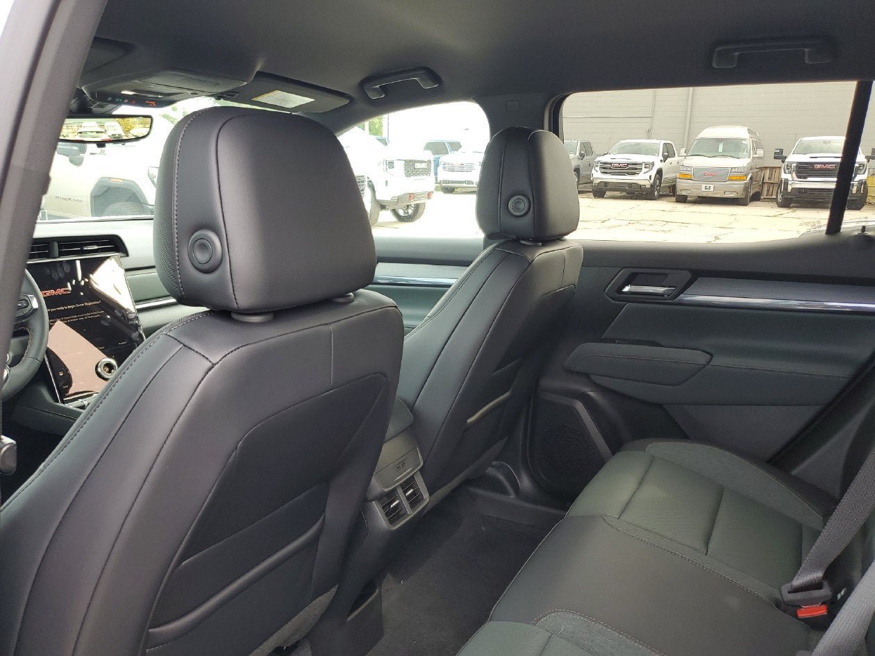 New 2027 GMC Terrain AT4 w/ Technology Package II AWD/4WD image 10