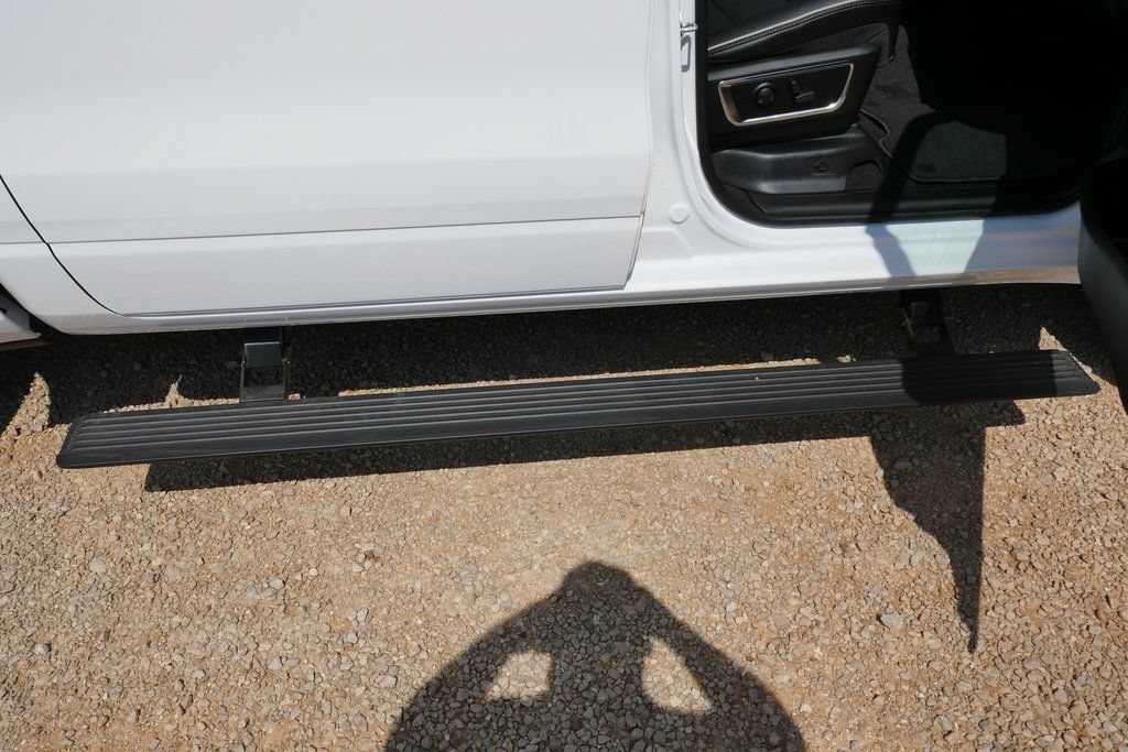 New 2026 RAM 1500 Laramie w/ Night Edition AWD/4WD image 9