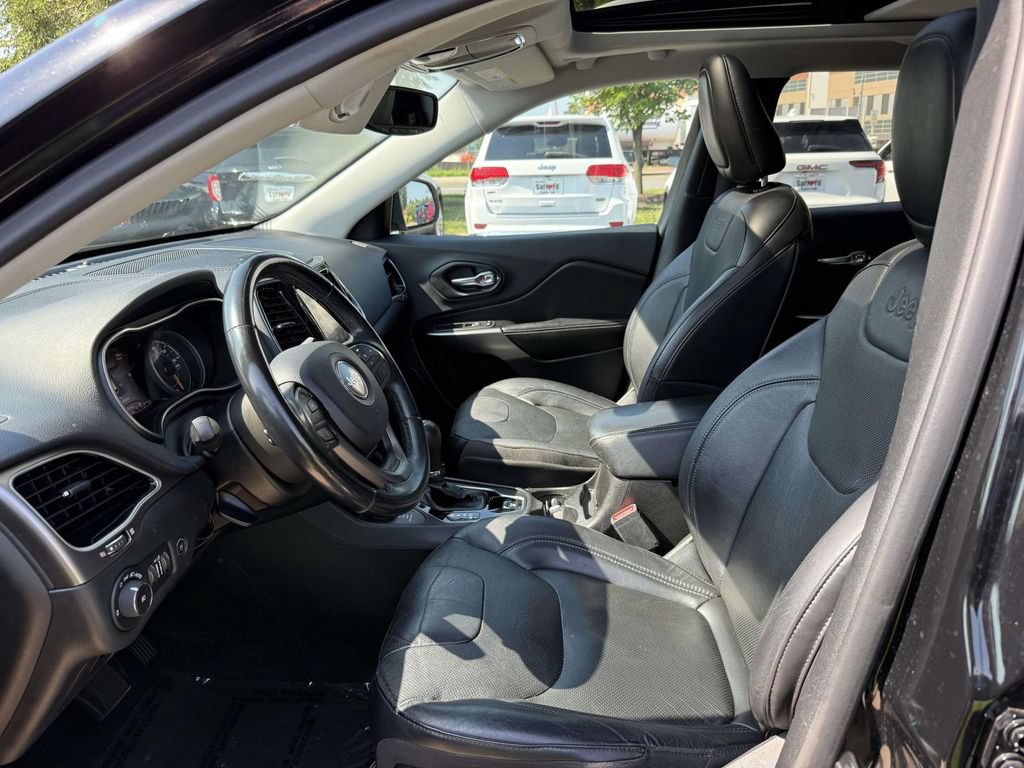 Used 2019 Jeep Cherokee Limited AWD/4WD image 15
