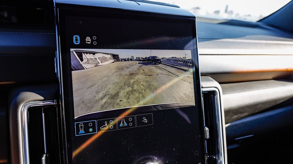 Used 2025 GMC Yukon XL Denali image 29