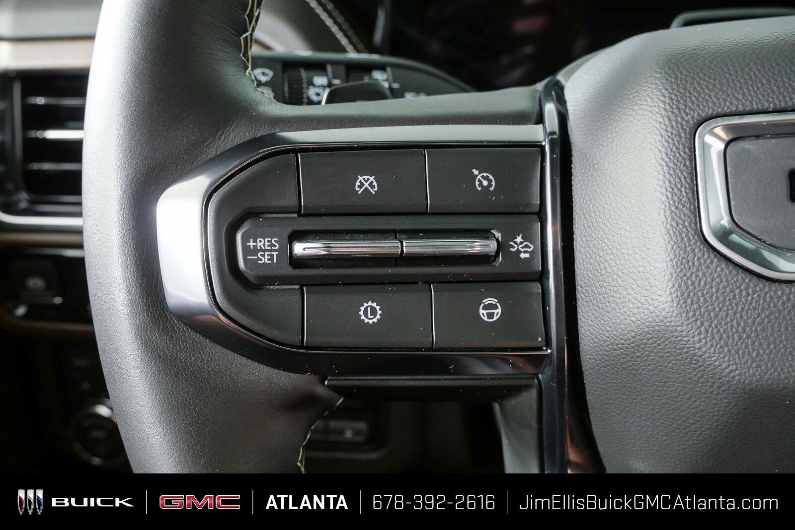 Used 2025 GMC Yukon XL Denali Ultimate w/ LPO, Floor Liner Package AWD/4WD image 11