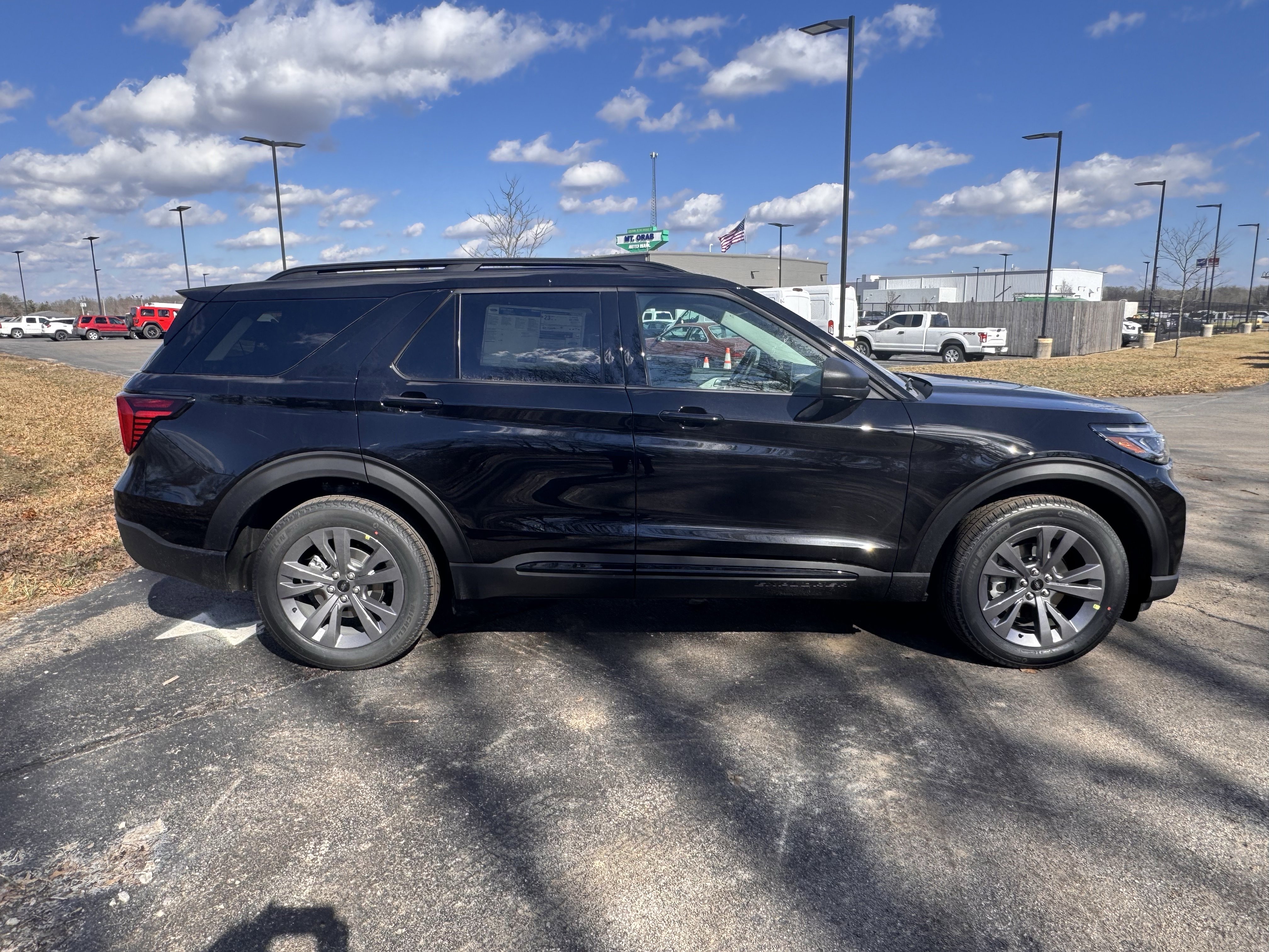 New 2026 Ford Explorer Active w/ Active Comfort Package image 5