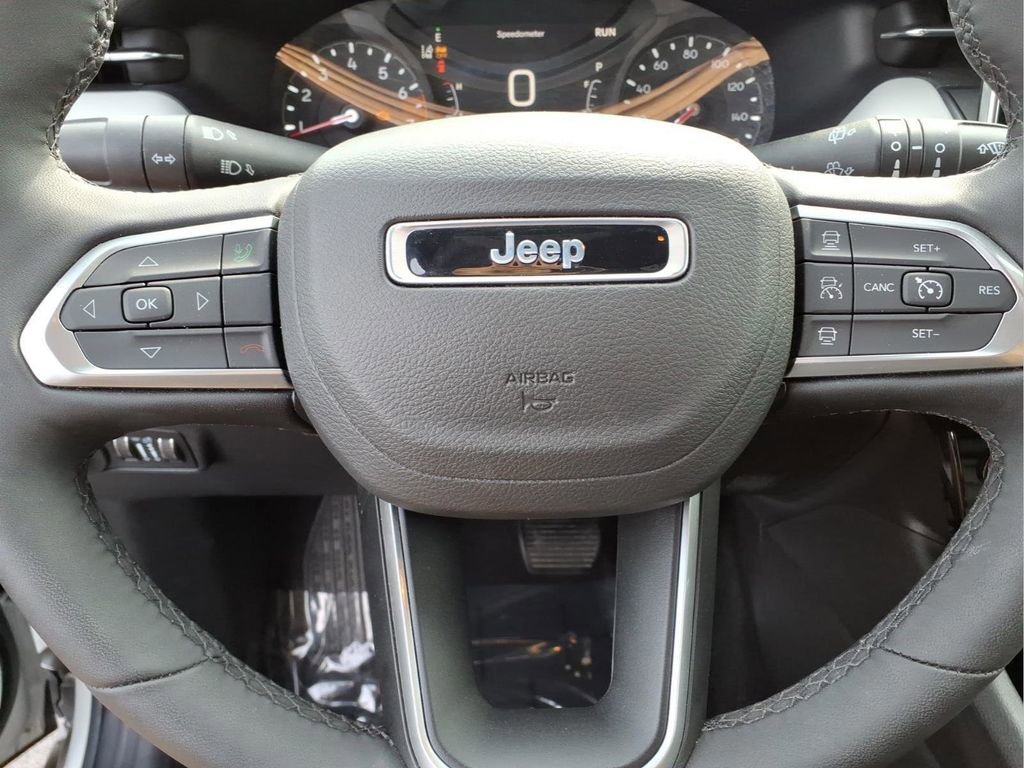 Used 2025 Jeep Compass Limited image 14