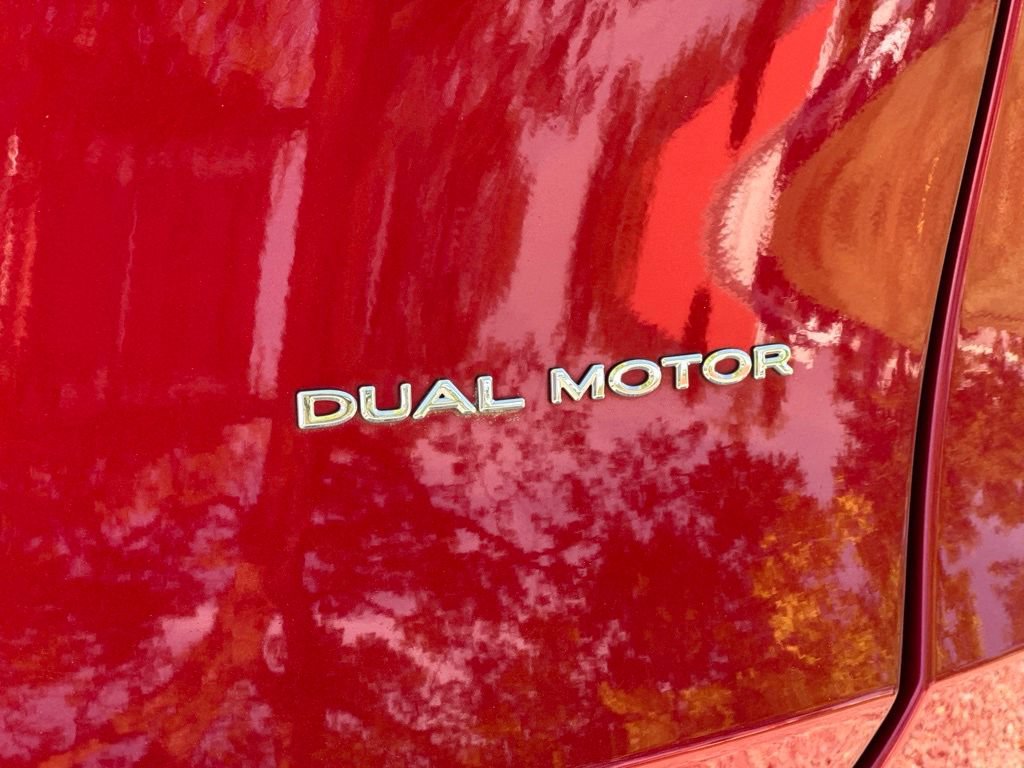 Used 2024 Tesla Model Y Long Range AWD/4WD image 4