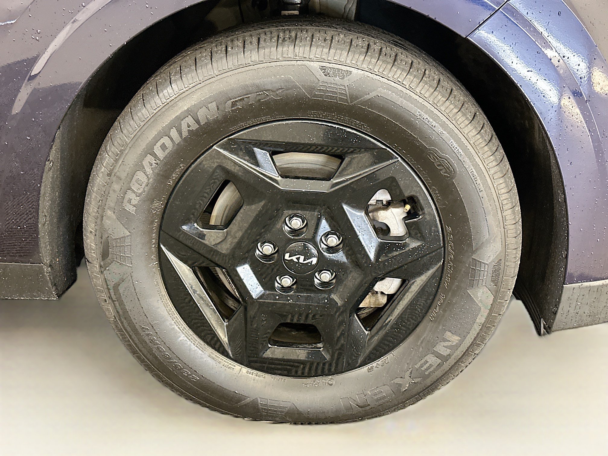 Used 2026 Kia Carnival FWD image 36