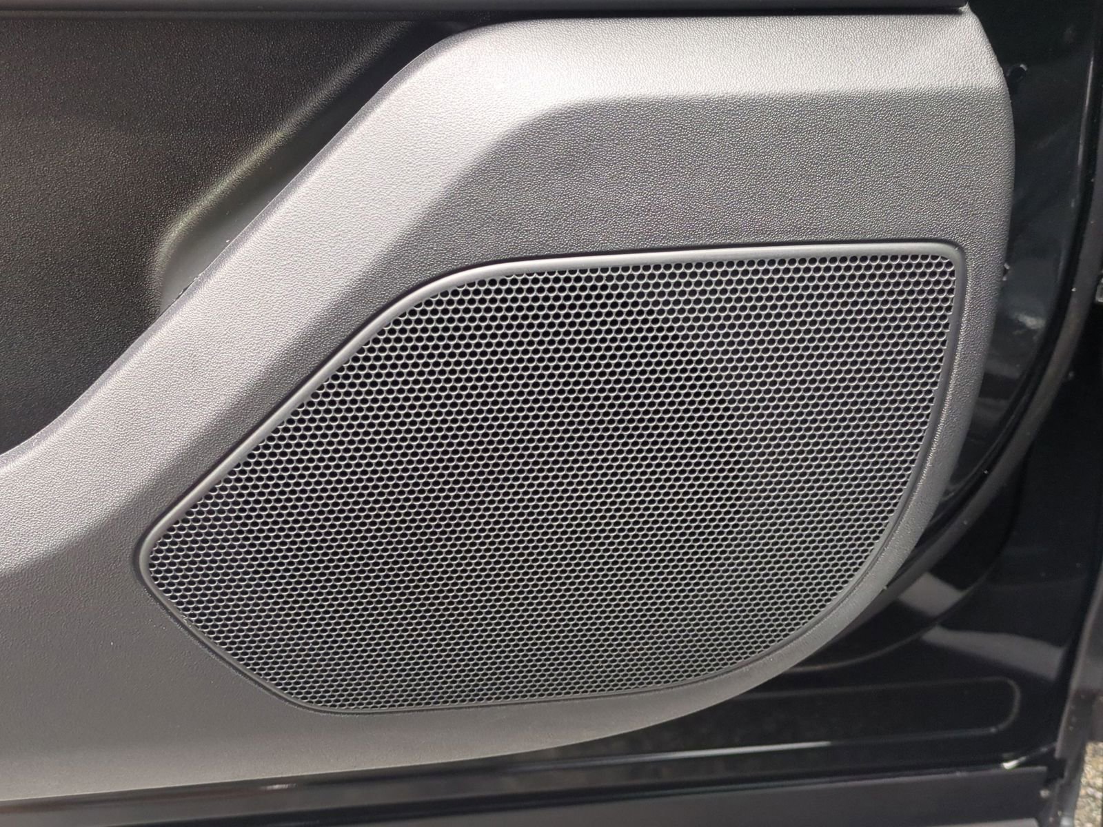 New 2026 Land Rover Range Rover Velar Dynamic SE image 13