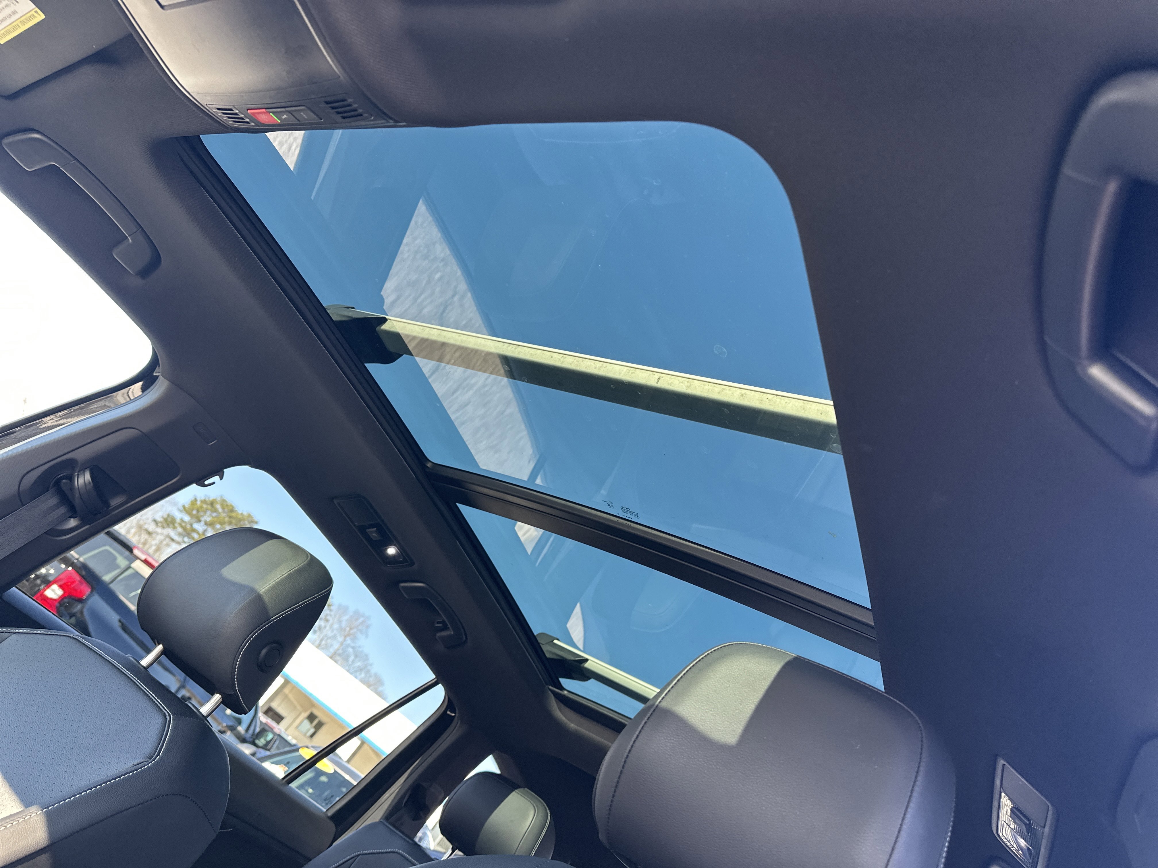 Used 2023 Volkswagen Tiguan SE R-Line image 32