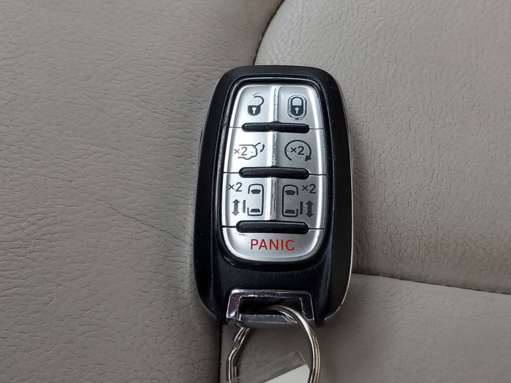 Used 2017 Chrysler Pacifica Touring-L w/ Tire & Wheel Group image 35