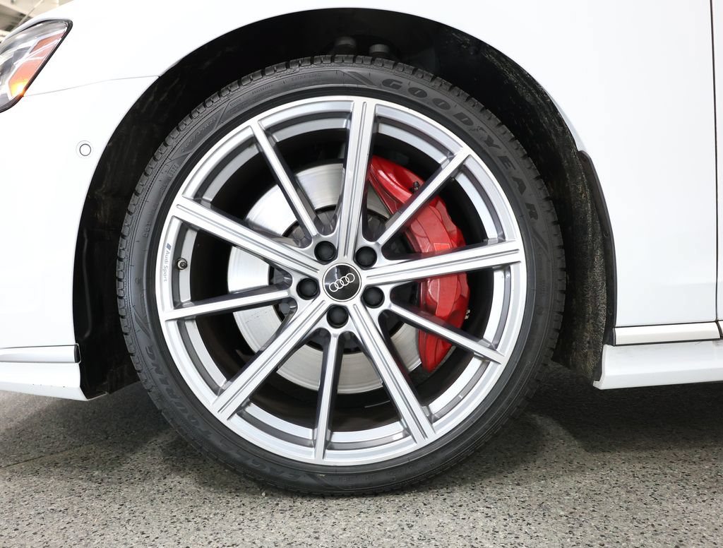 Used 2023 Audi S8 w/ S8 Comfort Plus Package AWD/4WD image 5