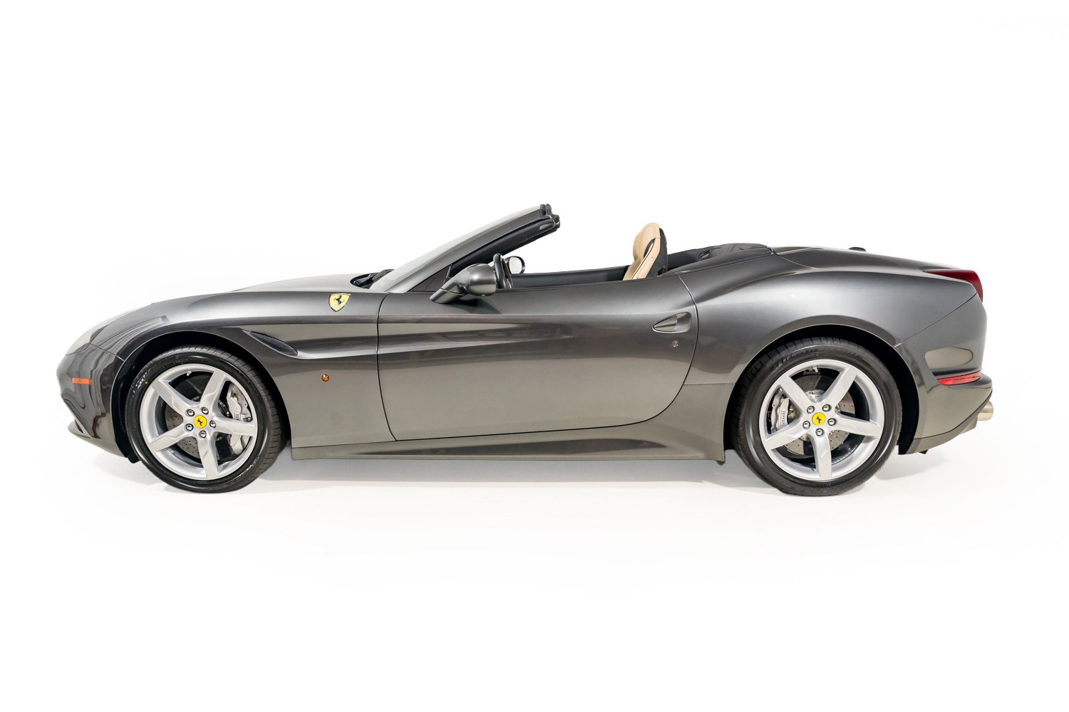 Used 2015 Ferrari California T RWD image 15
