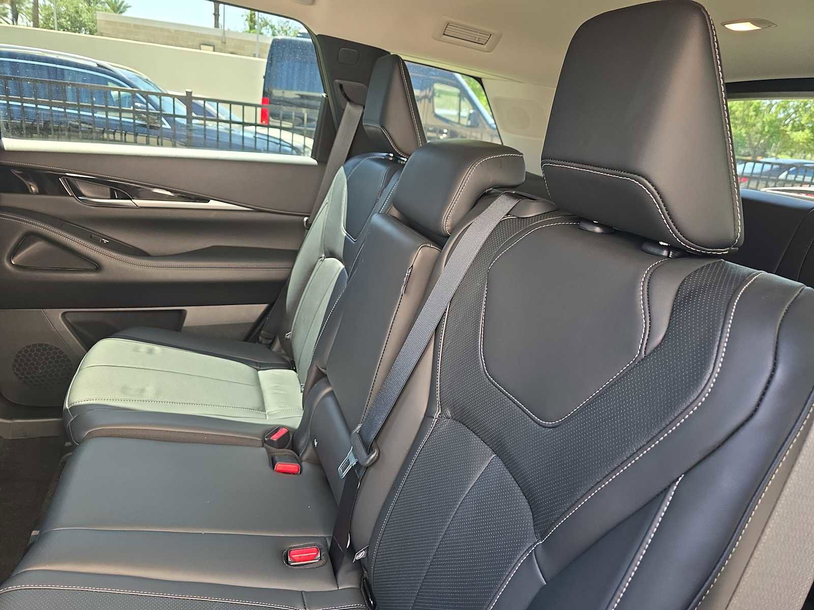 Used 2025 INFINITI QX60 Pure image 14