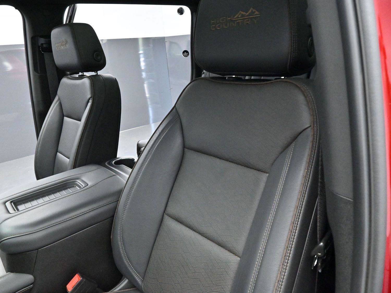 Used 2024 Chevrolet Suburban High Country image 17