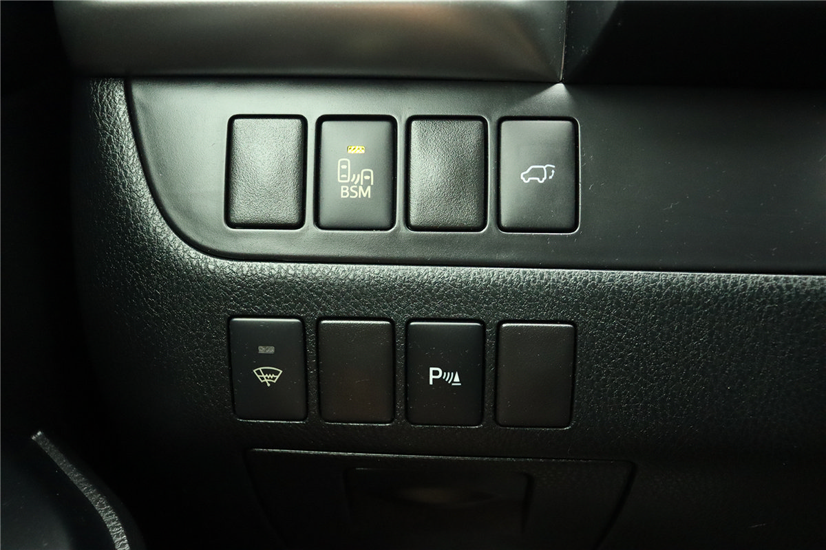 Used 2014 Toyota Highlander Limited AWD/4WD image 31