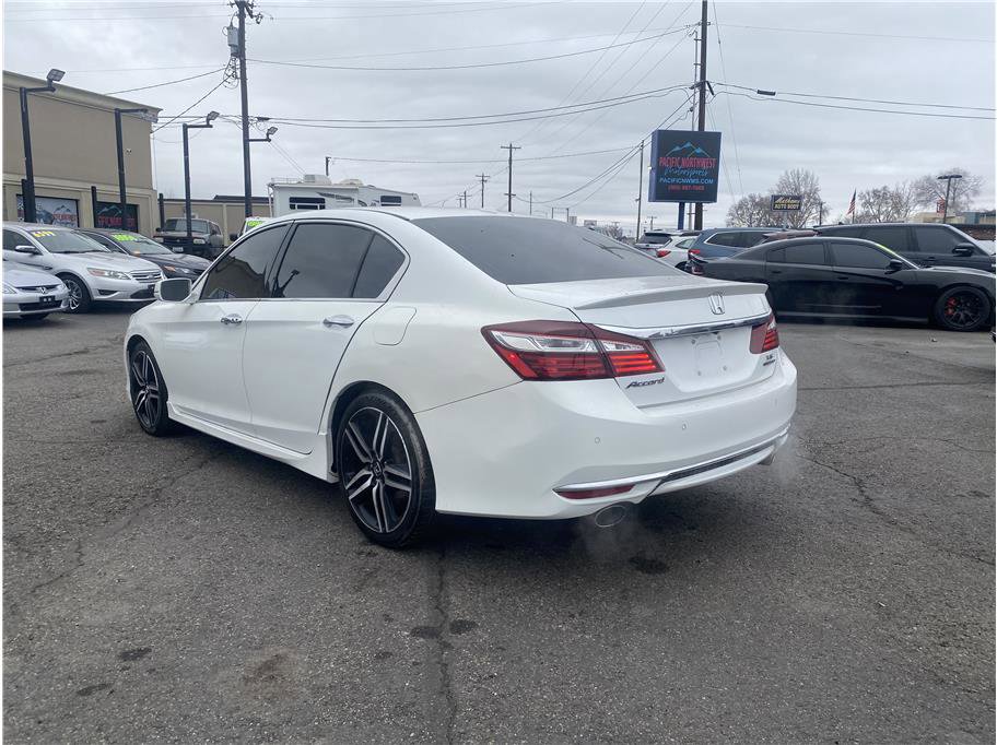 Used 2016 Honda Accord Touring image 7