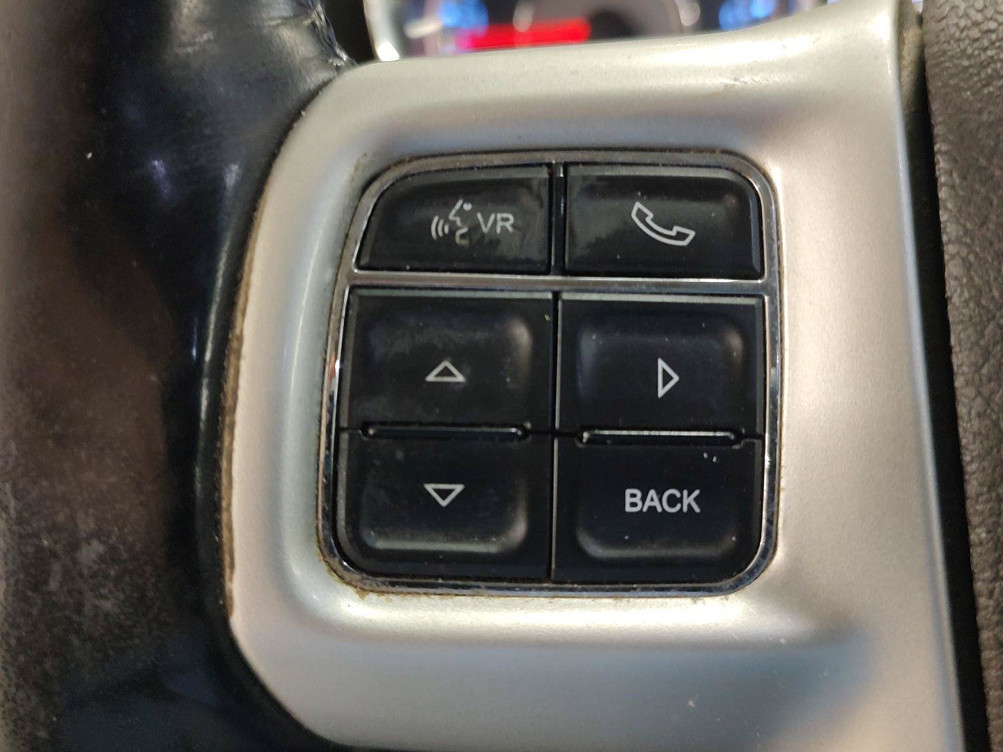 Used 2014 Chrysler Town & Country Touring-L w/ Trailer Tow Group FWD image 16