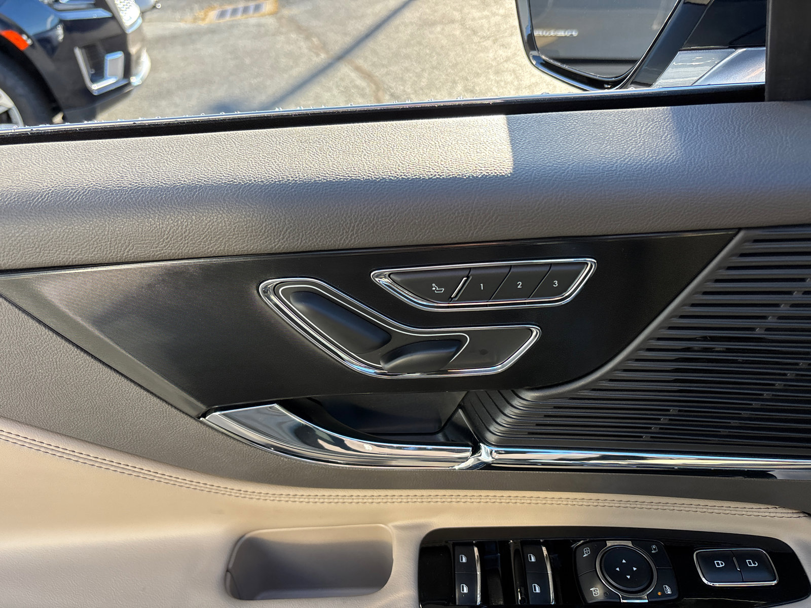 Certified 2022 Lincoln Corsair FWD image 12