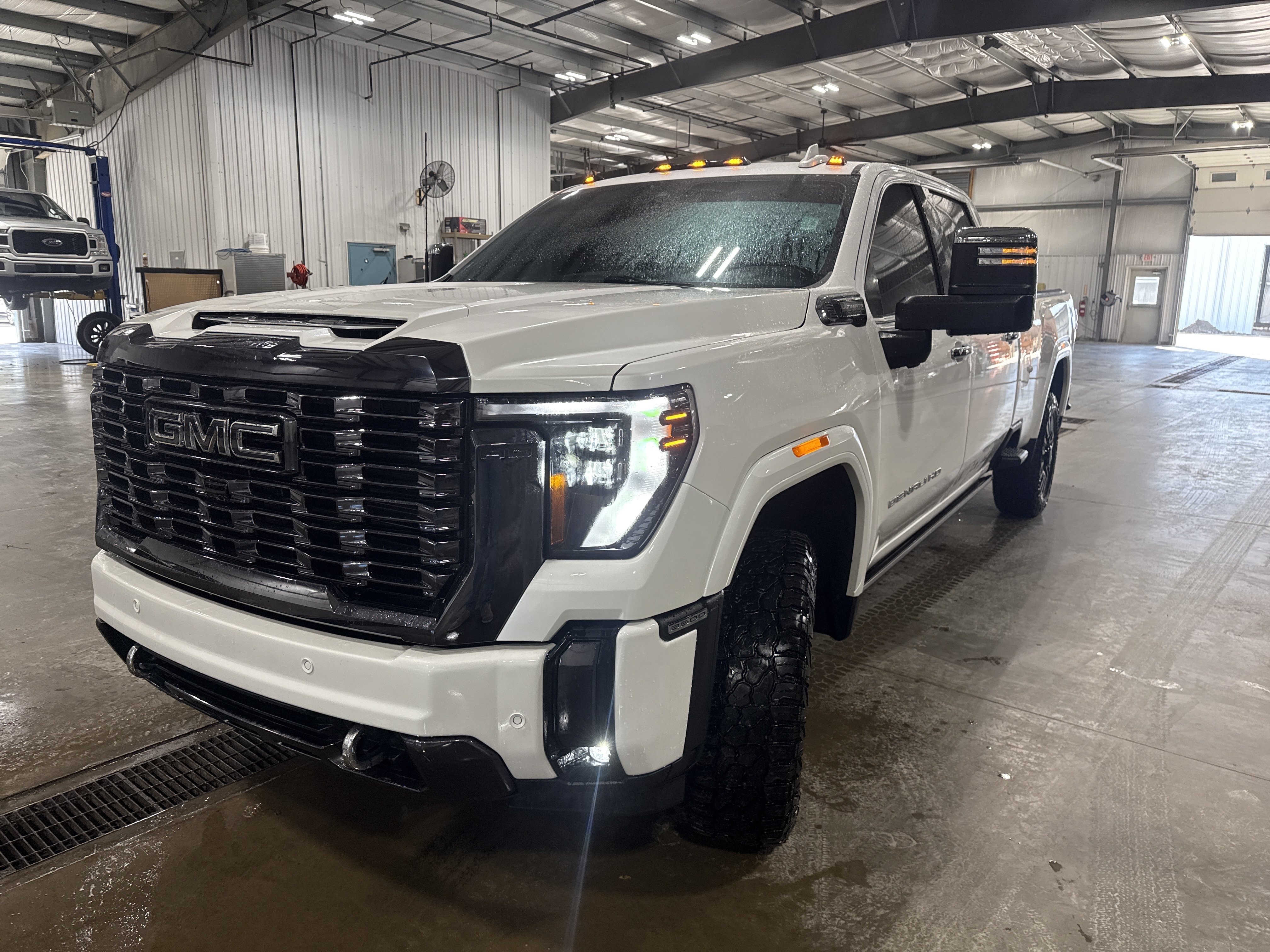 Used 2024 GMC Sierra 3500 Denali Ultimate AWD/4WD image 6