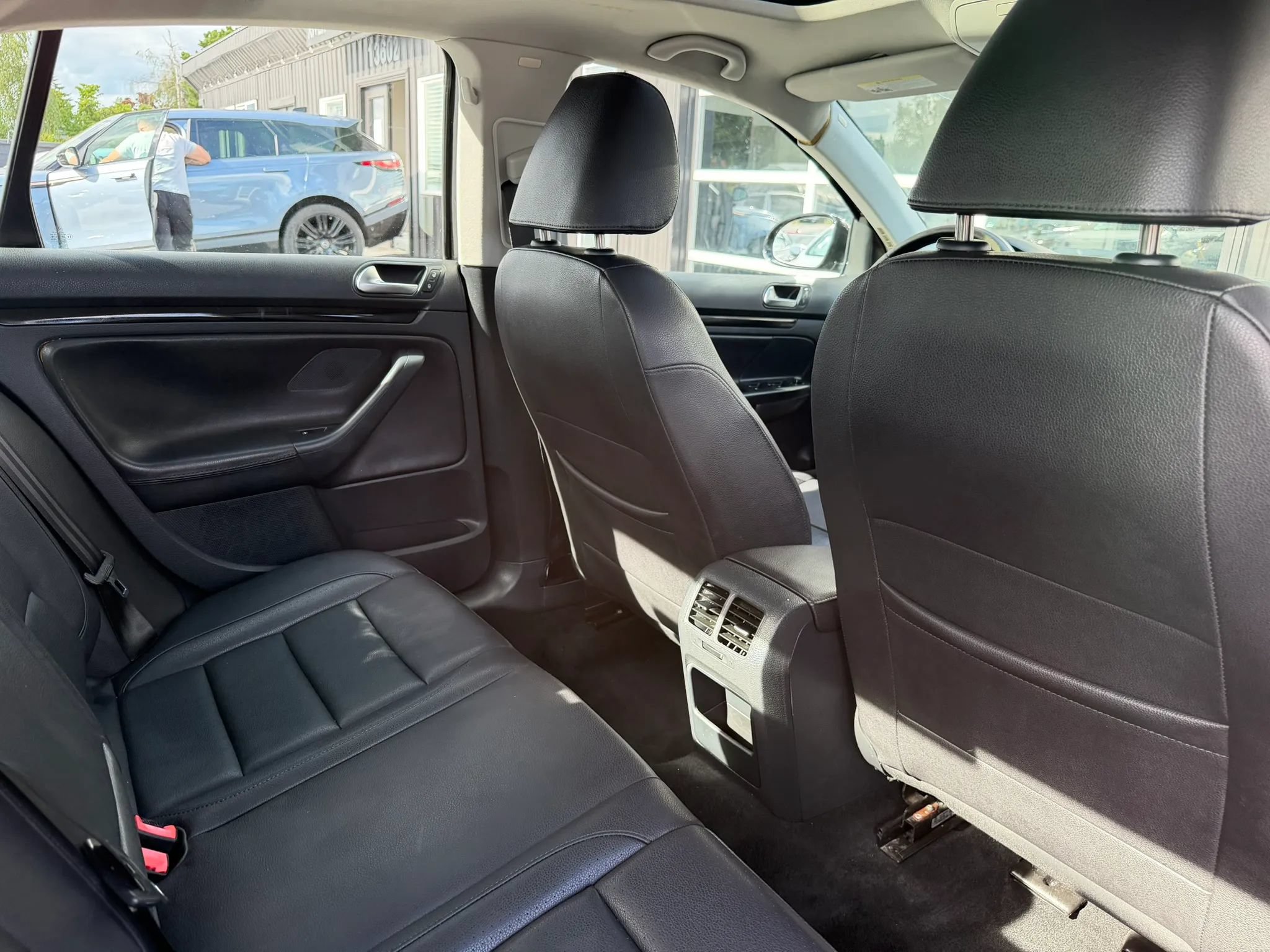 Used 2010 Volkswagen Jetta Wolfsburg Edition FWD image 21