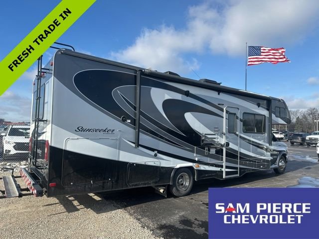 Used 2016 Ford E-450 and Econoline 450 Super Duty w/ Motorhome Prep Package RWD image 1