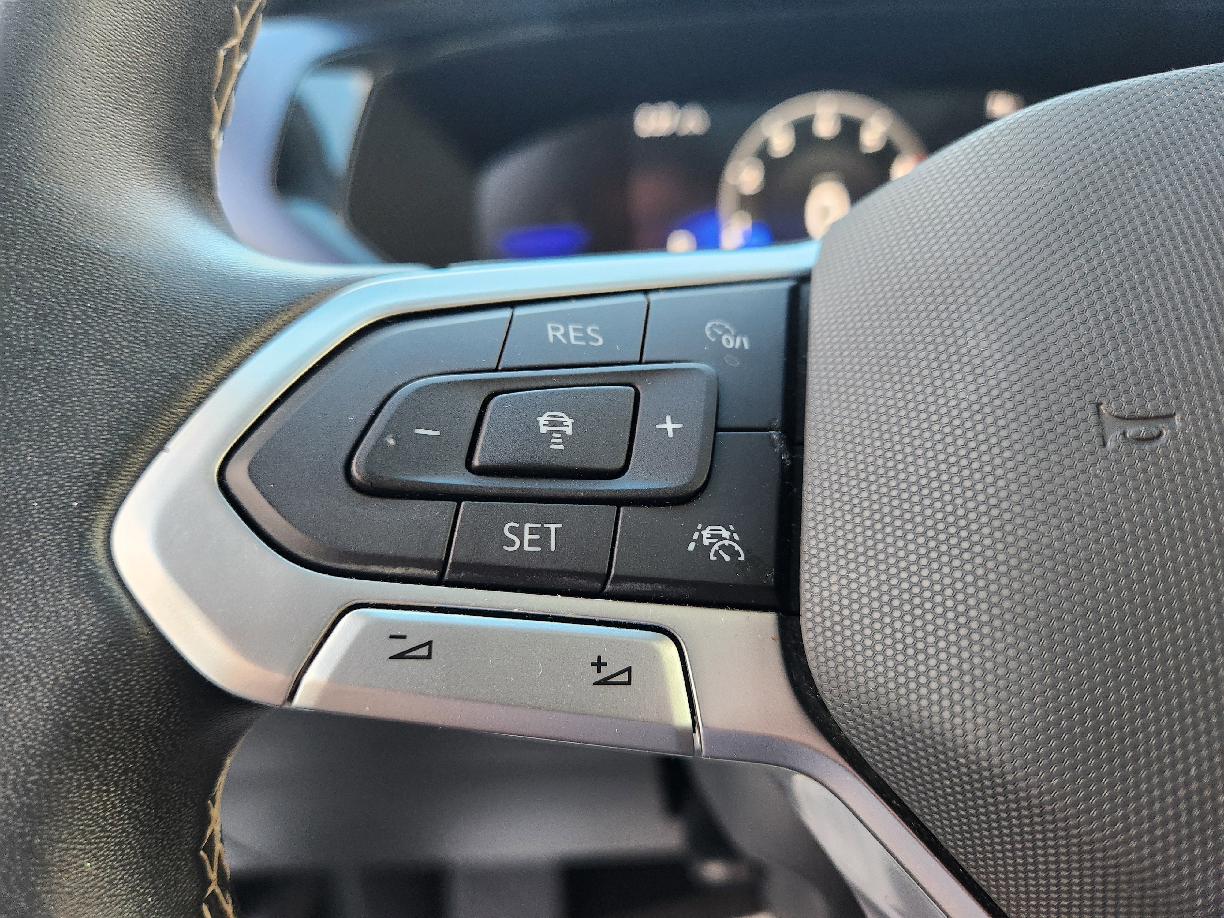 Certified 2023 Volkswagen Taos SE w/ Panoramic Sunroof Package image 15