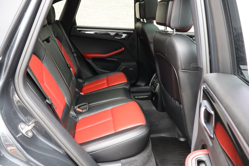 Used 2018 Porsche Macan Sport Edition w/ Driver Memory Package image 30