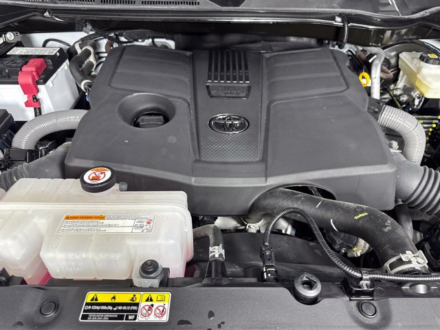 Used 2025 Toyota Tundra Limited AWD/4WD image 9
