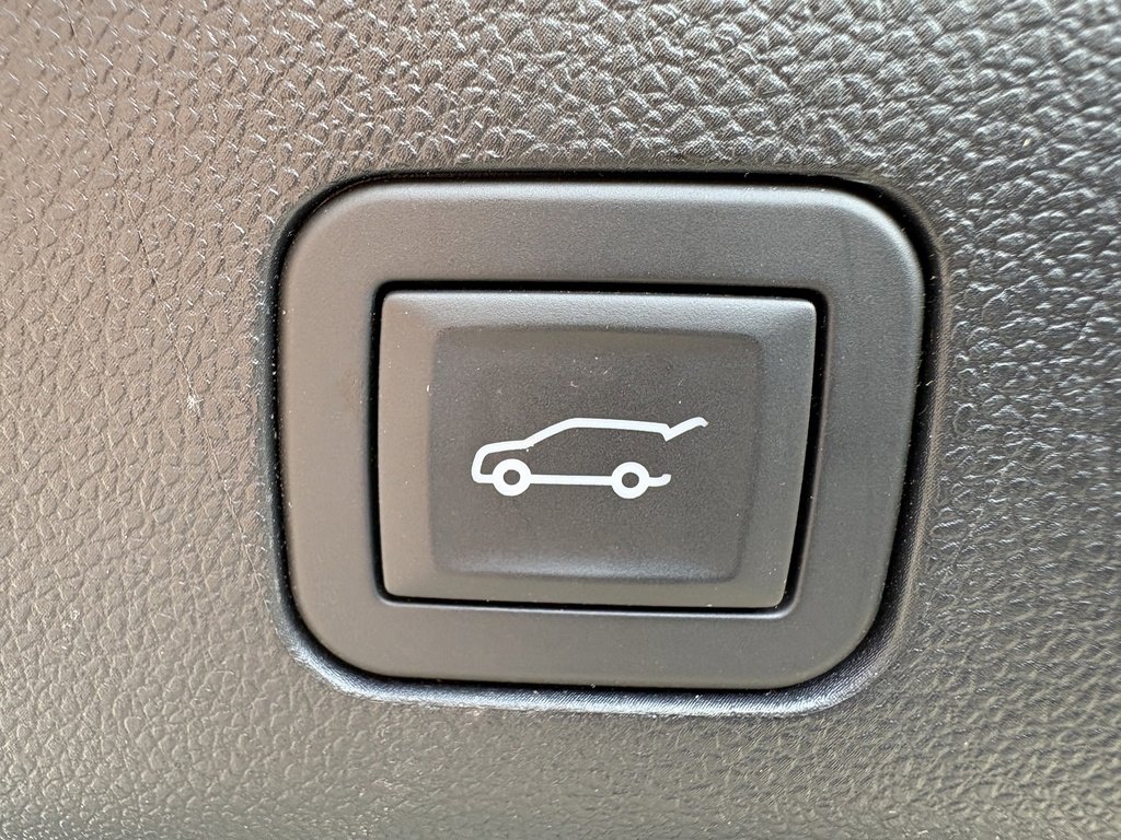 Used 2025 Chevrolet Tahoe Z71 w/ Z71 Off-Road Package image 18