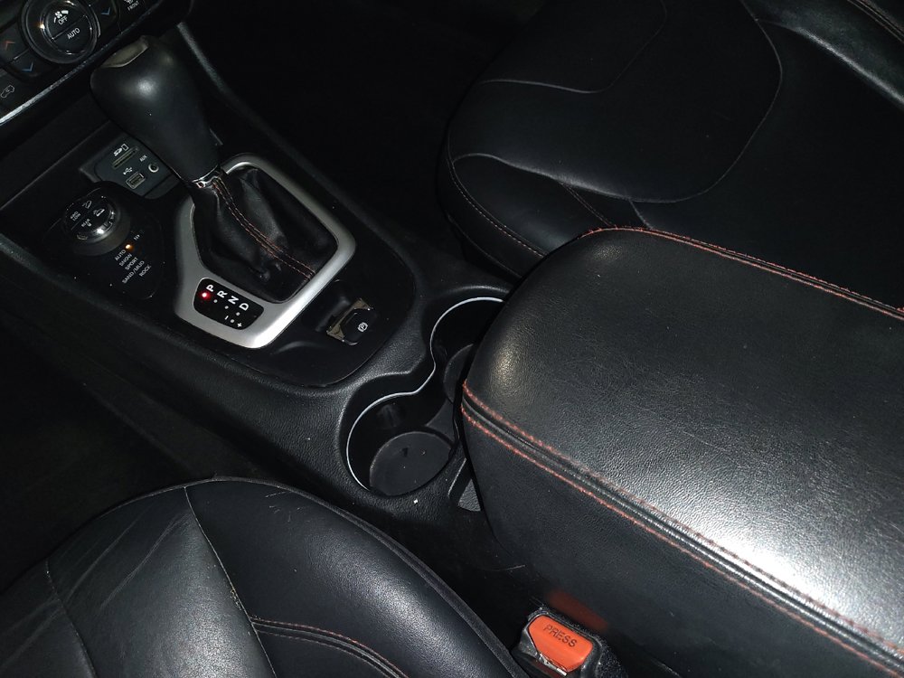 Used 2015 Jeep Cherokee Trailhawk w/ Comfort/Convenience Group AWD/4WD image 26