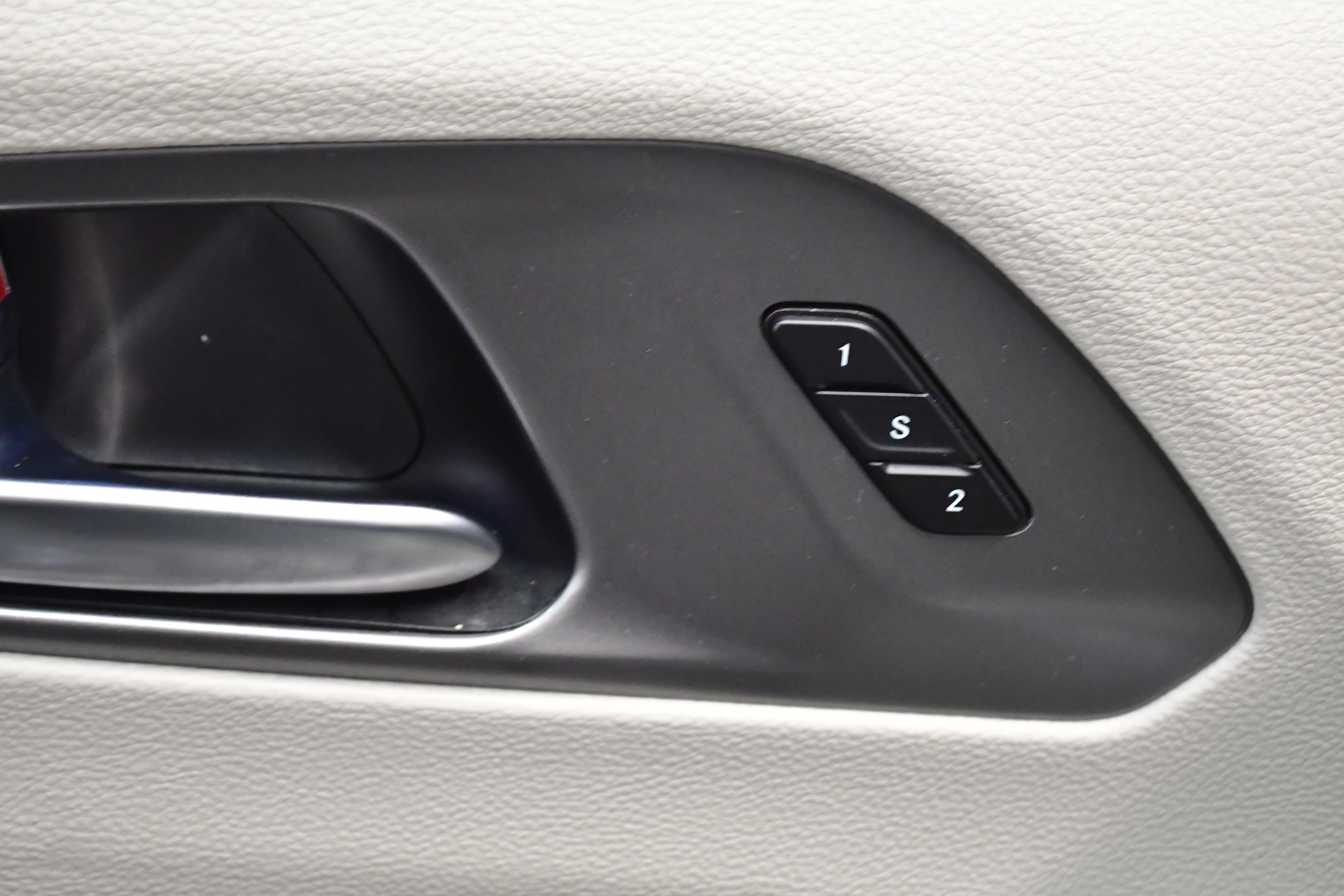 Used 2023 Chrysler Pacifica Touring-L FWD image 18