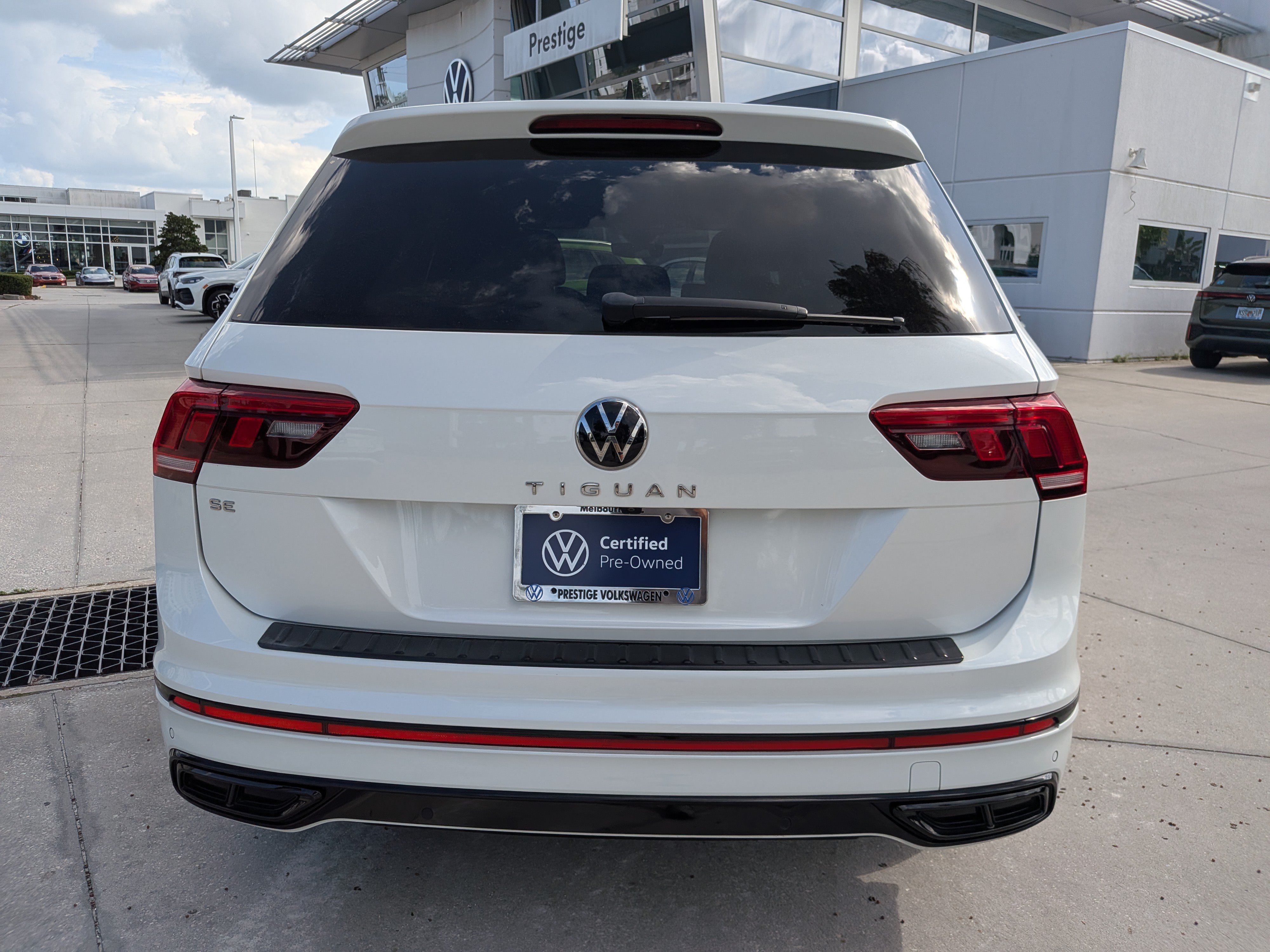 Certified 2023 Volkswagen Tiguan SE R-Line FWD image 4