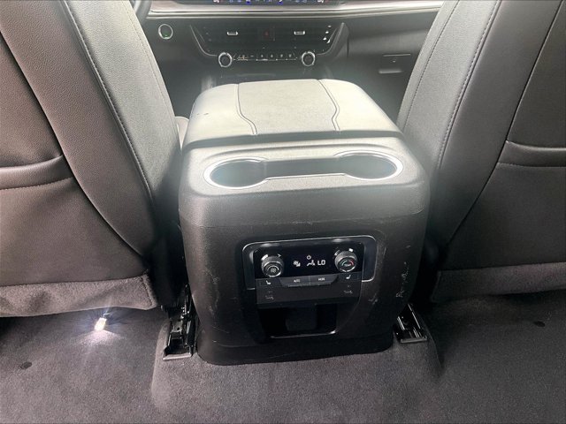 Used 2025 Chevrolet Suburban Premier RWD image 25