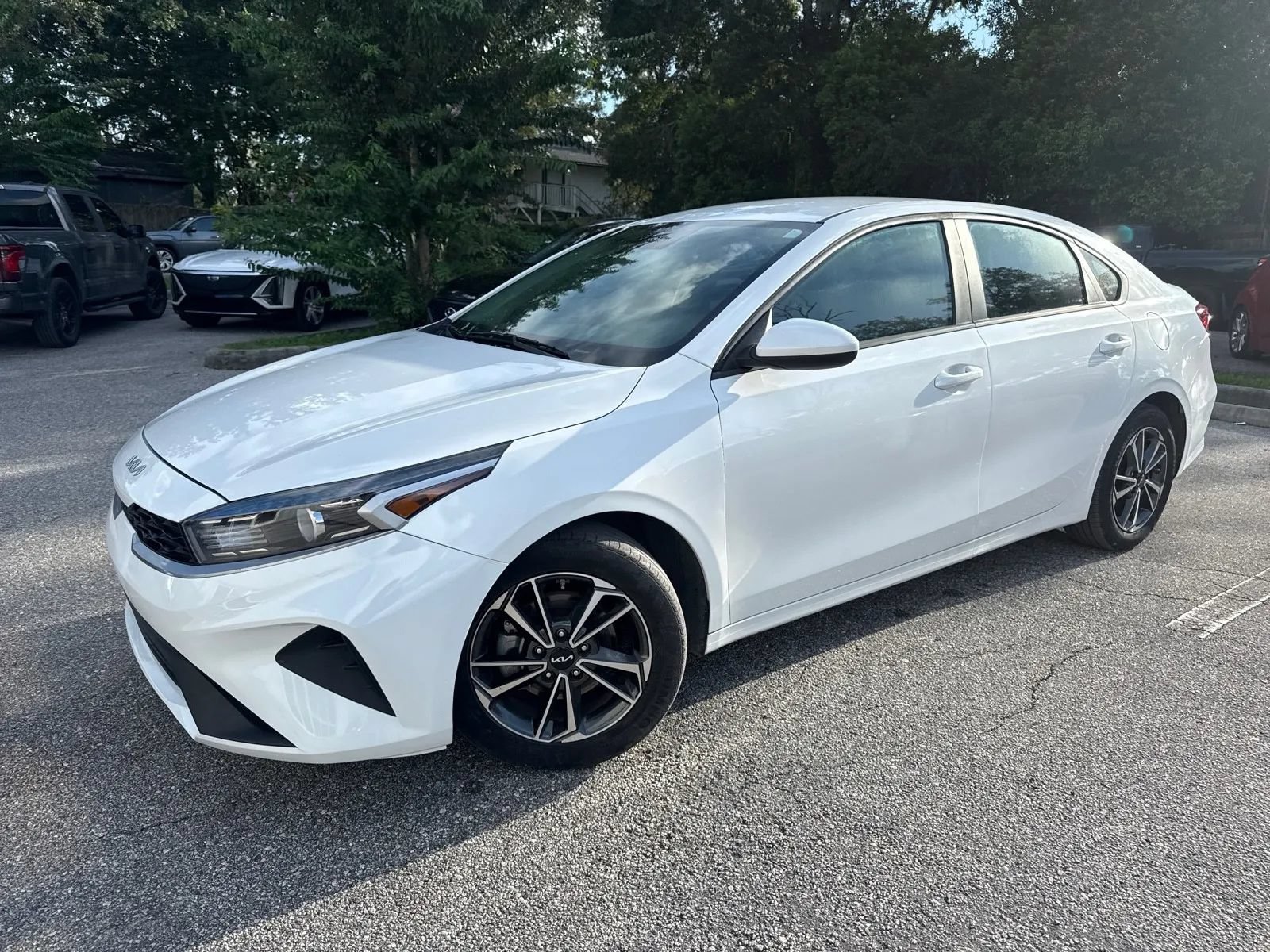 Used 2023 Kia Forte LXS FWD image 3