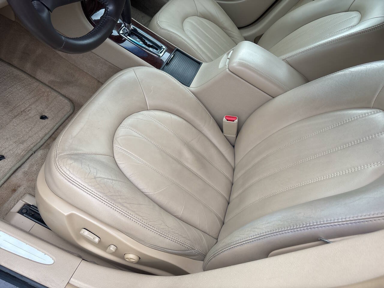 Used 2011 Buick Lucerne CXL FWD image 18