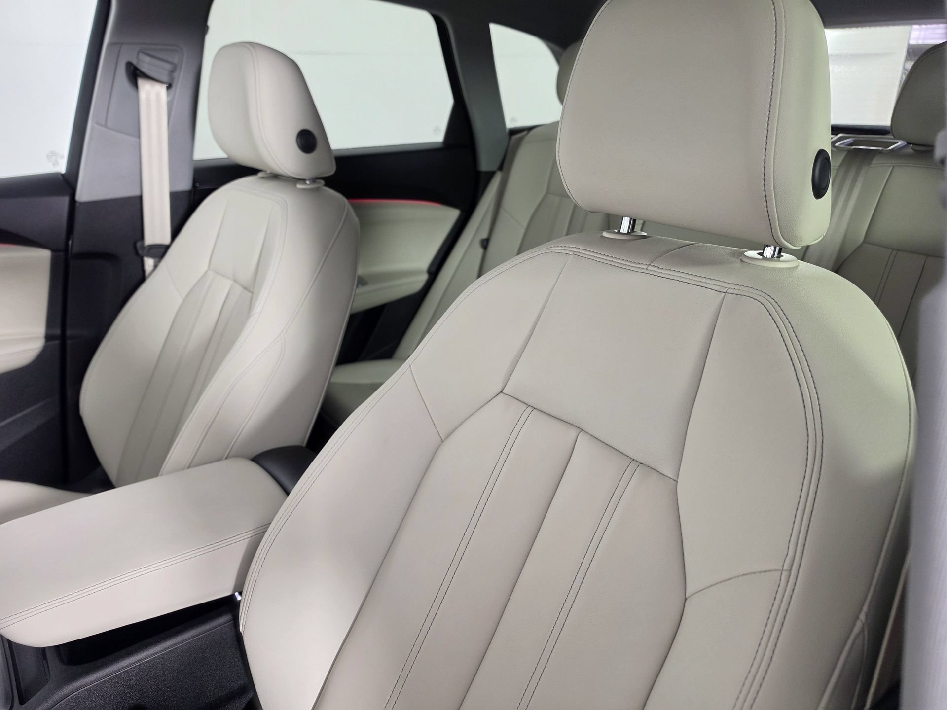 Used 2025 Audi Q5 Premium w/ Convenience Package AWD/4WD image 18