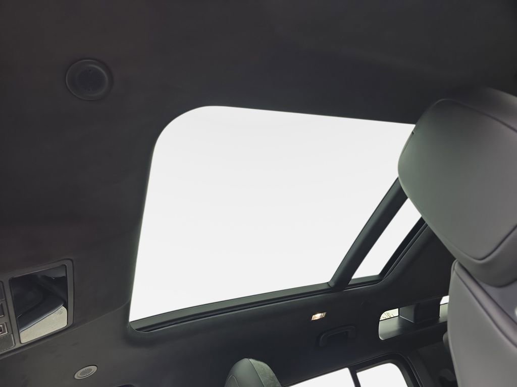 New 2026 Land Rover Defender 110 OCTA AWD/4WD image 30