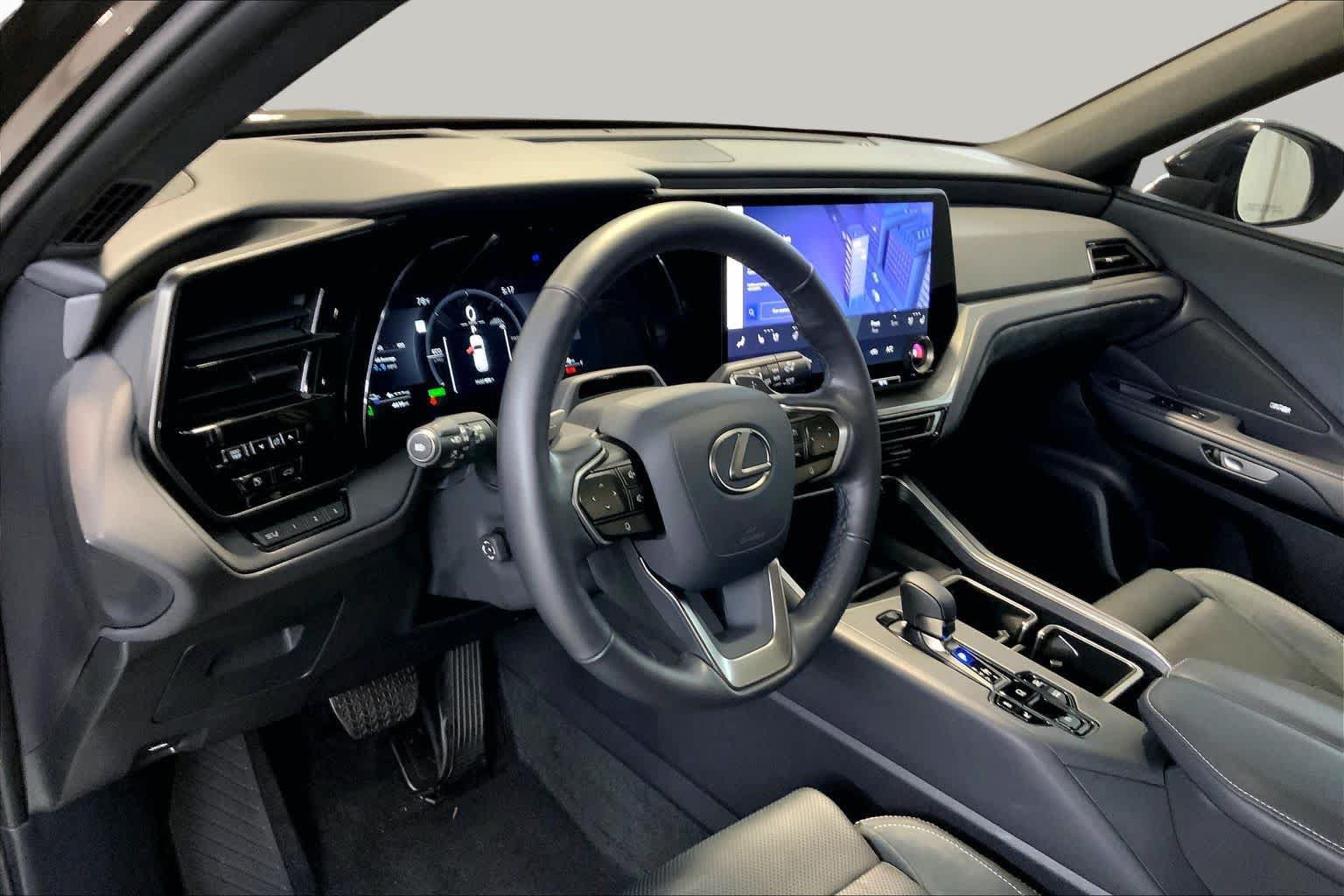 Used 2025 Lexus TX 550h AWD Plug-In Hybrid image 17