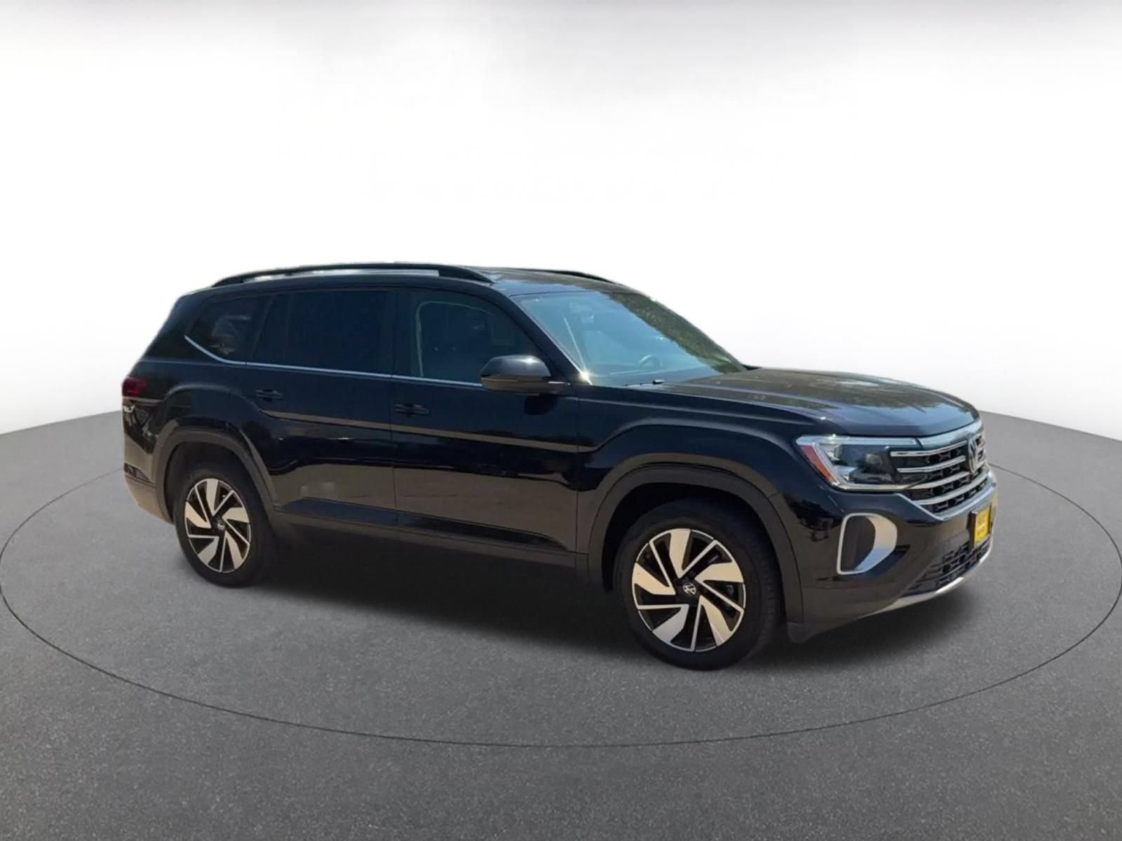 Used 2026 Volkswagen Atlas SE AWD/4WD image 2